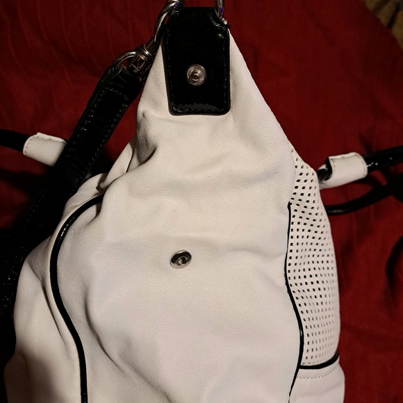 Guess Large Tote/Crossbody - Picture 11 of 12